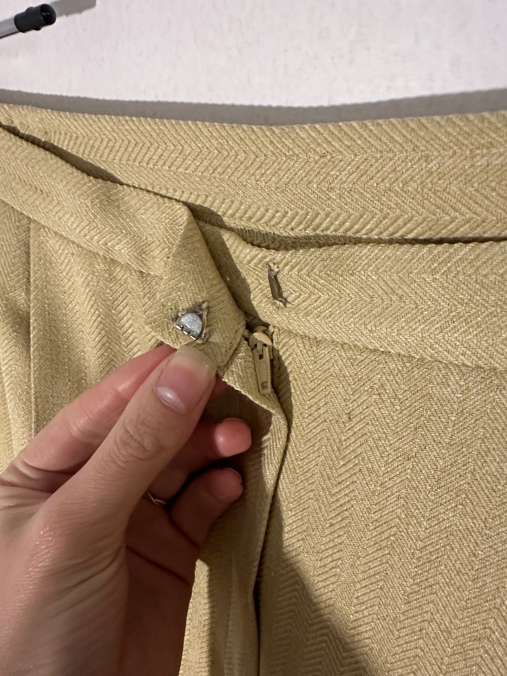 Le Suit Double-Breasted Suit Set in Light Beige - Picture 9 of 13